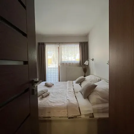 Apartmanovy Dom 44 تاترانسكا ستربا